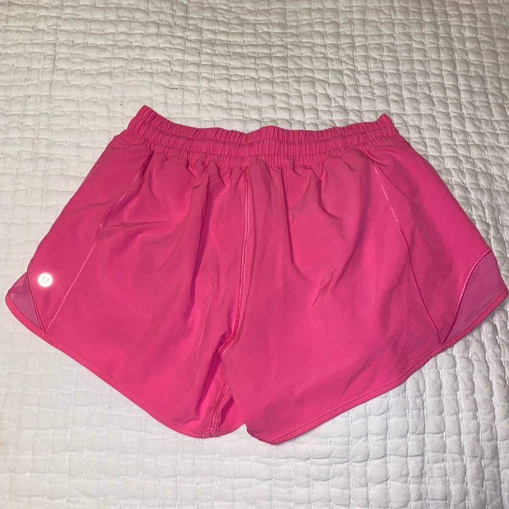 Lululemon Hotty Hot 4inch (long) short. Size 6!